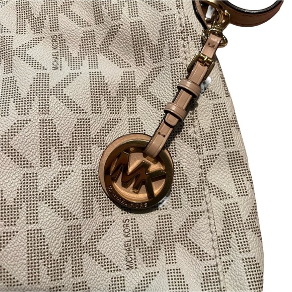🦋Michael Kors Cream Crossbody Bag with Monogram Pattern and Wallet included GUC - Picture 4 of 7